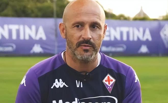 显得略微平 显得略微平